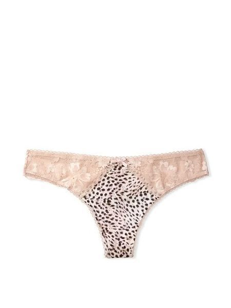 Трусики стрінги Victoria's Secret  Lace String Thong Panty &mdash; основне фото товару, вигляд спереду