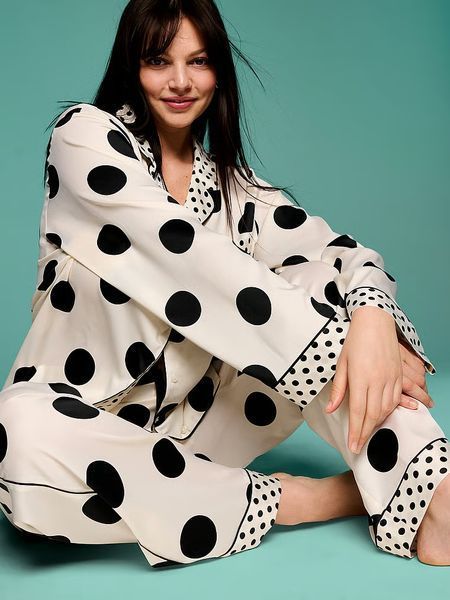 Піжама Victoria's Secret Signature Satin Long Pajama Set Tan & Black Dots &mdash; основне фото товару, вигляд спереду