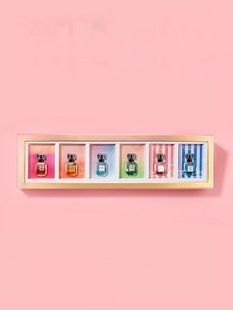 Подарунковий набір Victoria's Secret 6-Piece Bombshell Summer Favorites Mini Eau de Parfum Gift Set ft. Exclusive Archive Scents &mdash; основне фото товару, вигляд спереду