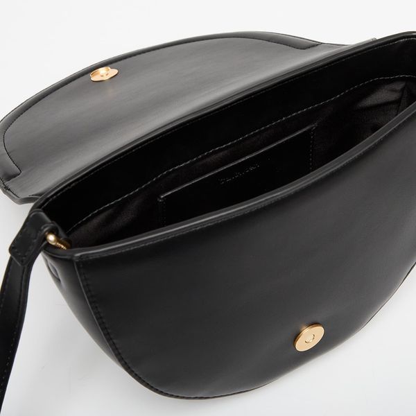 Сумка Calvin Klein Jeans Monogram Half Moon Crossbody Bag Black  &mdash; основне фото товару, вигляд спереду