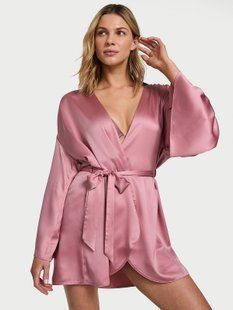 Халат Victoria&rsquo;s Secret Short Satin Robe &mdash; основне фото товару, вигляд спереду