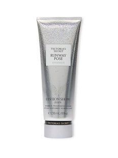 Лосьйон для Тіла Victoria's Secret Runway Pose Fashion Show Shimmer Fragrance Lotion  &mdash; основне фото товару, вигляд спереду