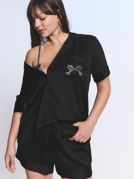 Піжама Сатинова Victoria's Secret Signature Satin Short Pajama Set — фото товару | VikkyStyle Піжама Сатинова Victoria's Secret Signature Satin Short Pajama Set — основне фото товару, вигляд спереду