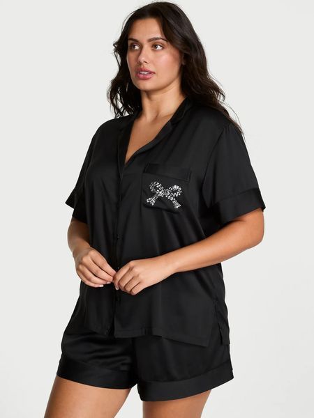 Піжама Сатинова Victoria's Secret Signature Satin Short Pajama Set — фото товару | VikkyStyle Піжама Сатинова Victoria's Secret Signature Satin Short Pajama Set — основне фото товару, вигляд спереду