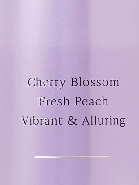 Спрей для тіла Victoria's Secret Love Spell Fragrance Mist &mdash; основне фото товару, вигляд спереду