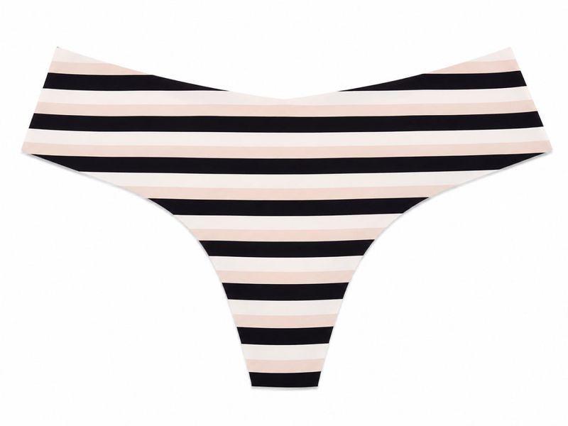 Трусики стрінги Victoria's Secret No-Show Thong Panty &mdash; основне фото товару, вигляд спереду