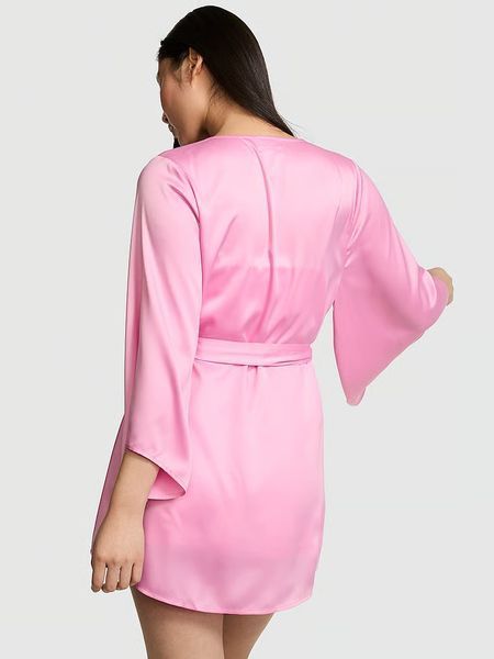 Халат Victoria&rsquo;s Secret GRWPINK&trade; Satin Robe &mdash; основне фото товару, вигляд спереду