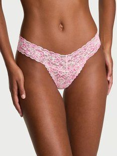 Трусики стринги Victoria's Secret Lace Thong Panty 27119722 фото