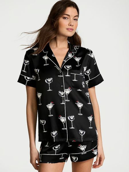 Подарунковий набір Victoria's Secret Піжама Сатинова Satin Short Pajama Set + Трусики стрінги Printed High-Leg Thong Panty &mdash; основне фото товару, вигляд спереду