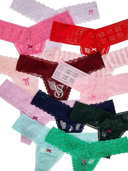 Адвент календарь трусиков Victoria's Secret 12-Pack Thong Panties Holiday Advent Calendar 27188238 фото