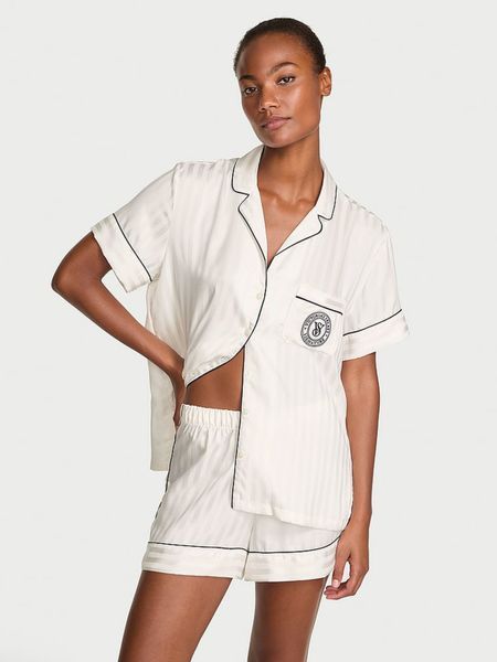 Піжама Victoria's Secret Glazed Satin Short Pajama Set — фото товару | VikkyStyle Піжама Victoria's Secret Glazed Satin Short Pajama Set — основне фото товару, вигляд спереду