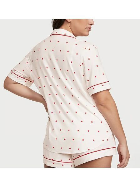 Подарунковий набір Victoria's Secret Піжама (сорочка + шорти) Modal Short PJ Set + Спрей для тіла Rich Honeysuckle Apricot &mdash; основне фото товару, вигляд спереду