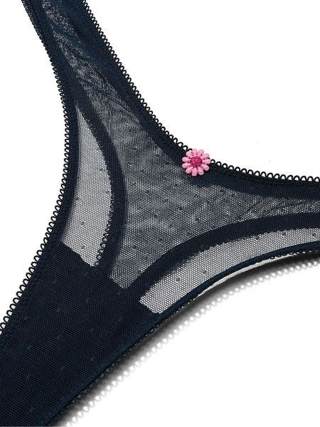 Трусики стірнги Victoria's Secret Noir Navy Blue Mini Scoop Thong Daisy Embroidery Knickers  &mdash; основне фото товару, вигляд спереду