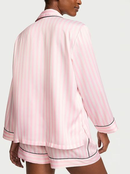 Піжама Victoria's Secret Signature Satin Long-Sleeve Short Pajama Set Pink Stripe &mdash; основне фото товару, вигляд спереду