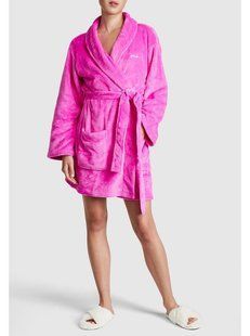Халат Victoria's Secret Pink Short Fluzzy Robe Pink Berry&nbsp; &mdash; основне фото товару, вигляд спереду