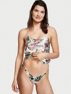 Трусики стрінги Victoria's Secret Very Sexy Satin Thong Panty &mdash; основне фото товару, вигляд спереду
