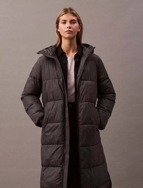 Куртка жіноча Calvin Klein Women's Hooded Puffer Jacket Forged Iron &mdash; основне фото товару, вигляд спереду