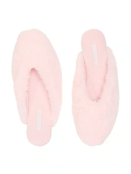 Домашние тапочки Victoria's Secret Faux Fur Closed-Toe Mule Slippers 27356080 фото