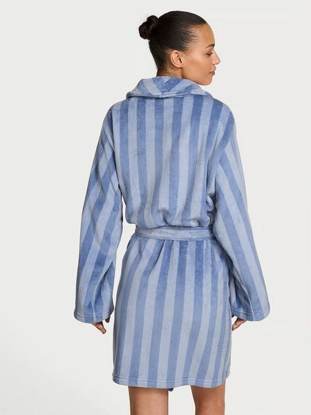 Халат Victoria's Secret Cozy Plush Robe Blue Stripes &mdash; основне фото товару, вигляд спереду
