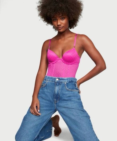 Боді Victoria's Secret Fuchsia Frenzy Pink Lace Icon Bodysuit &mdash; основне фото товару, вигляд спереду