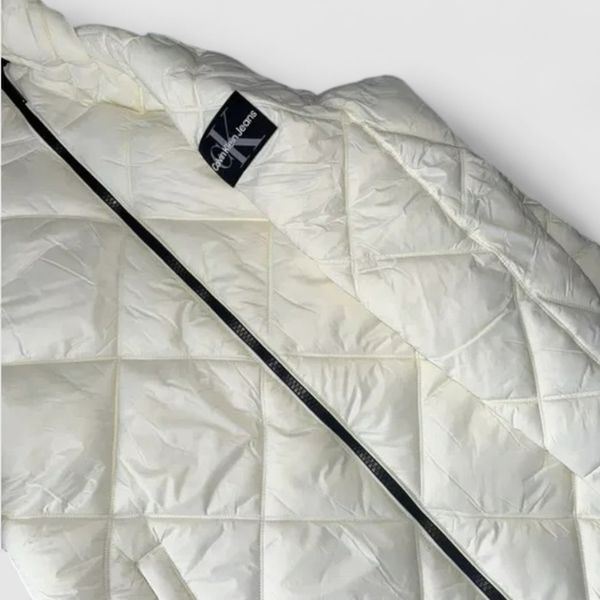 Куртка жіноча Calvin Klein Jeans Women's Hooded Dramatic Long Puffer White &mdash; основне фото товару, вигляд спереду