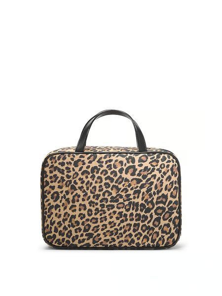 Косметичка Victoria's Secret Travel Toiletry Bag Leopard &mdash; основне фото товару, вигляд спереду