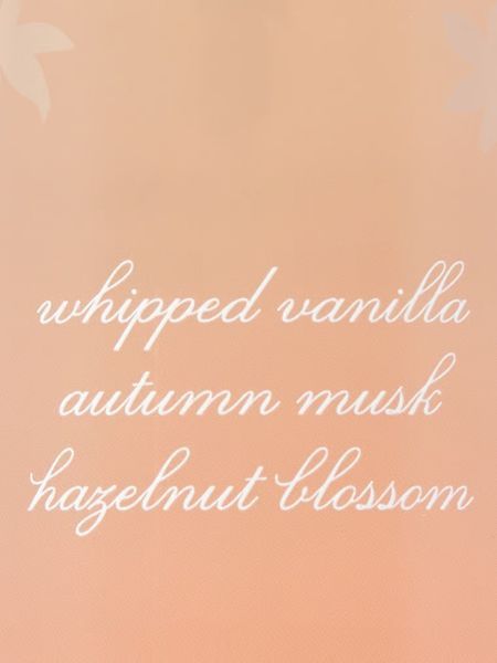 Набір Victoria's Secret Cozy Vanilla Cashmere Fragrance Mist + Lotion  &mdash; основне фото товару, вигляд спереду