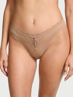 Трусики стринги Victoria's Secret Dream Angels Lace-Trim Thong Panty Praline 26922181 фото