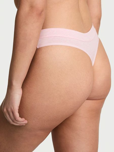 Бавовняні Трусики Victoria's Secret Logo Cotton Thong Panty Heather Pink Petal &mdash; основне фото товару, вигляд спереду