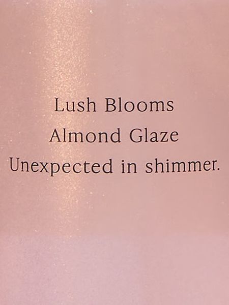Спрей для тіла Victoria's Secret Velvet Petals Shimmer Fragrance Mist &mdash; основне фото товару, вигляд спереду