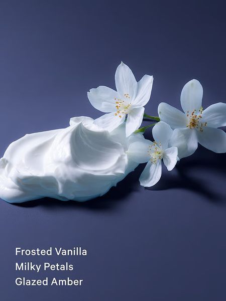 Спрей для тіла Victoria's Secret Frosted Vanilla Fantasy Fragrance Mist  &mdash; основне фото товару, вигляд спереду
