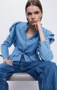 Сорочка жіноча ZARA Ruffle Trimmed Long Sleeve Button Down Denim Chambray Blue Medium &mdash; основне фото товару, вигляд спереду