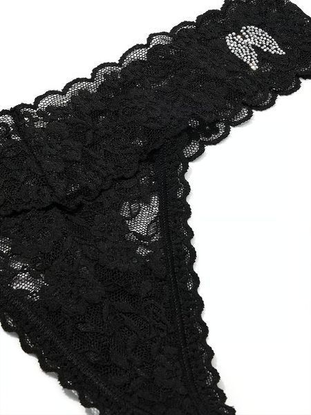 Трусики стрінги Victoria's Secret Lacie Sparkle Thong Panty Black &mdash; основне фото товару, вигляд спереду