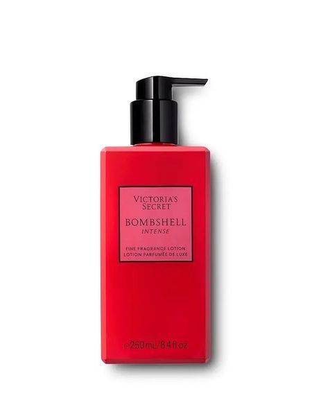 Подарунковий набір Victoria's Secret  Піжама Satin Glazed Long Pajama Set + Парфумований Лосьйон Bombshell Intense Lotion &mdash; основне фото товару, вигляд спереду