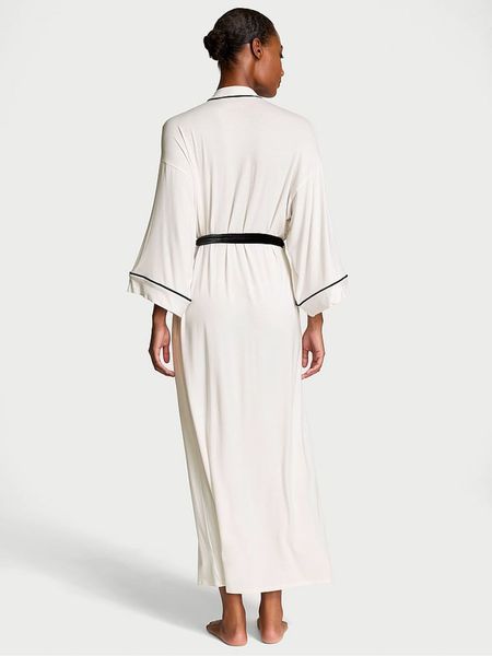 Халат Victoria&rsquo;s Secret Coconut White Modal Soft Velvet Trim Maxi Robe &mdash; основне фото товару, вигляд спереду