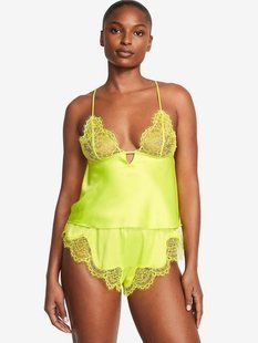 Піжама сатин Victoria's Secret Very Sexy Satin Rose Lace-Trim Cami & Short Set &mdash; основне фото товару, вигляд спереду