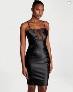 Пеньюар Victoria's Secret Satin Lace-Trim Slip Dress &mdash; основне фото товару, вигляд спереду