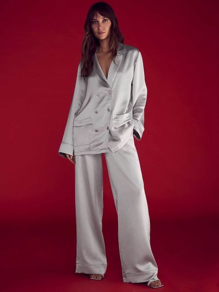 Піжама Сатинова Victoria's Secret Luxe Satin Double-Breasted Long Pajama Set Gray &mdash; основне фото товару, вигляд спереду