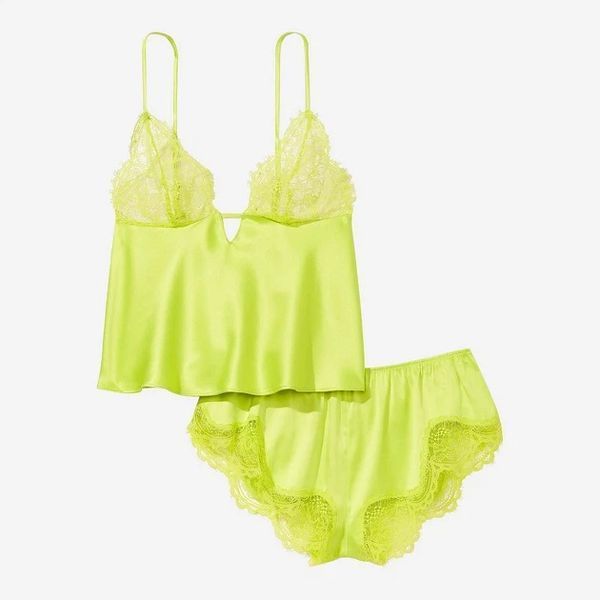 Піжама сатин Victoria's Secret Very Sexy Satin Rose Lace-Trim Cami & Short Set &mdash; основне фото товару, вигляд спереду