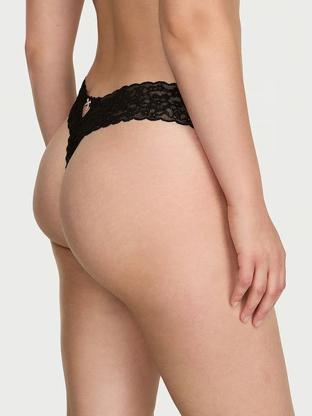 Трусики стрінги Victoria&rsquo;s Secret Lace Keyhole Thong Panty  &mdash; основне фото товару, вигляд спереду