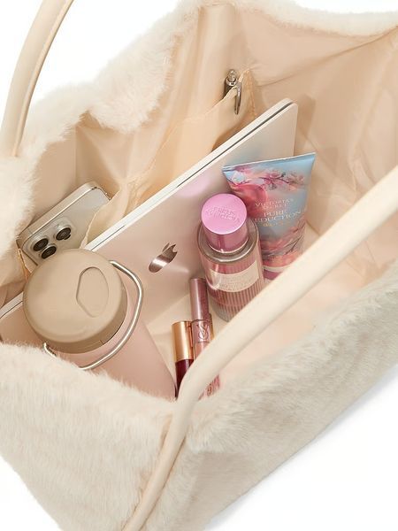 Сумка жіноча Victoria's Secret Faux - Fur Tote Bag &mdash; основне фото товару, вигляд спереду