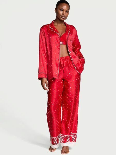 Подарунковий набір Victoria's Secret Піжама Сатинова Glazed Satin Long Pajama Set + Парфумований Спрей Bombshell Fine Mist &mdash; основне фото товару, вигляд спереду