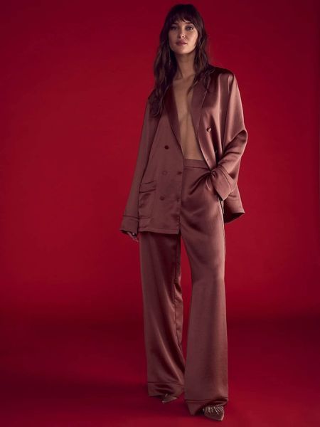 Піжама Сатинова Victoria's Secret  Luxe Satin Double-Breasted Long Pajama Set &mdash; основне фото товару, вигляд спереду