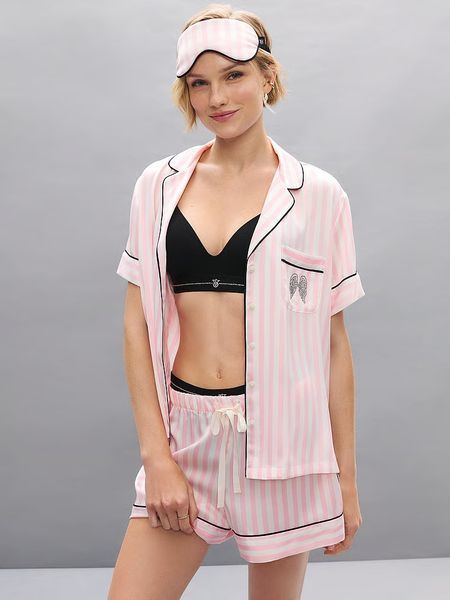 Піжама Сатинова Victoria's Secret Signature Satin Short Pajama Set Iconic Pink Stripes &mdash; основне фото товару, вигляд спереду
