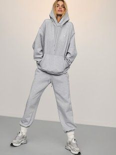 Костюм Victoria's Secret Iconic Fleece Relaxed Hoodie + Jogger Sweatpant &mdash; основне фото товару, вигляд спереду