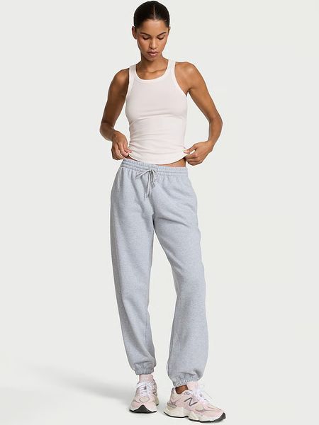 Костюм Victoria's Secret Iconic Fleece Relaxed Hoodie + Jogger Sweatpant &mdash; основне фото товару, вигляд спереду