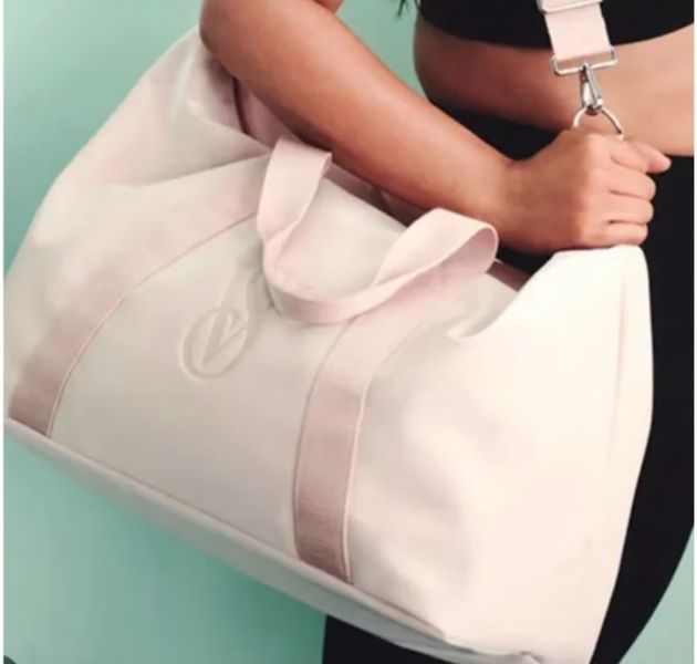 Сумка Victoria's Secret Metallic Duffle Bag &mdash; основне фото товару, вигляд спереду
