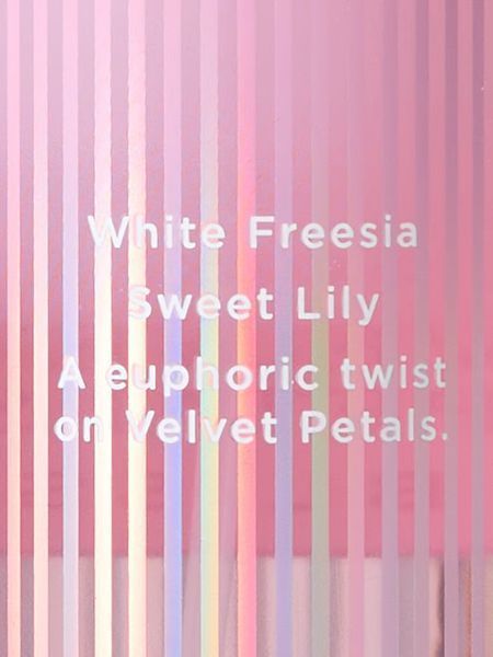 Спрей для тіла Victoria's Secret Velvet Petals Bliss Body Mist &mdash; основне фото товару, вигляд спереду