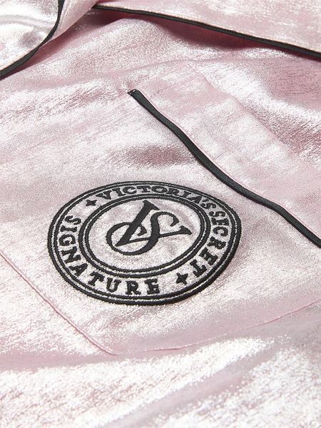 Піжама з шортиками Victoria's Secret Glazed Satin Short Pajama Set Logo New &mdash; основне фото товару, вигляд спереду