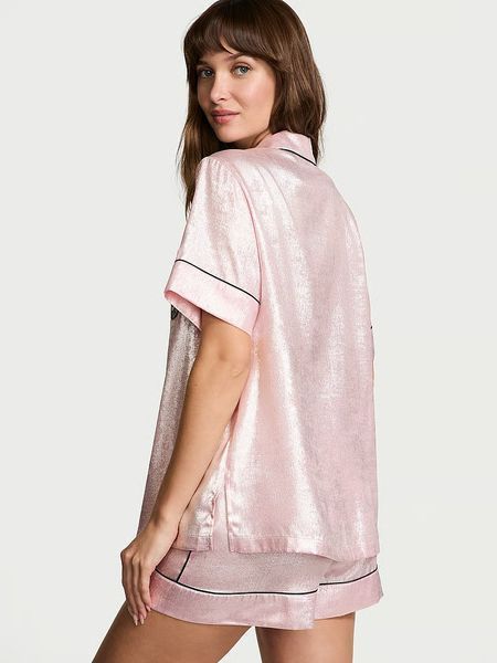 Піжама з шортиками Victoria's Secret Glazed Satin Short Pajama Set Logo New &mdash; основне фото товару, вигляд спереду